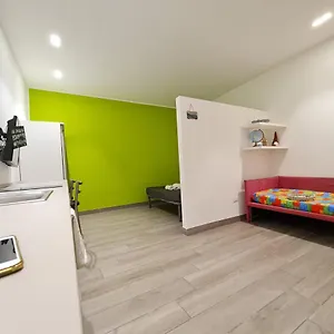 https://alloggio-con-piccolo-patio-bosco-di-capodimonte.hotels-amalfi.com